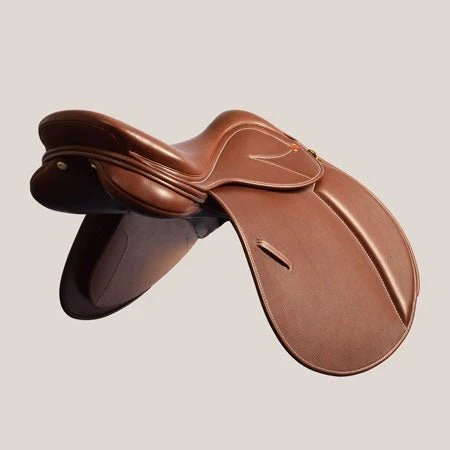 Artisan-Crafted Pure Leather Jumping Saddle – Classic Close Contact Comfort