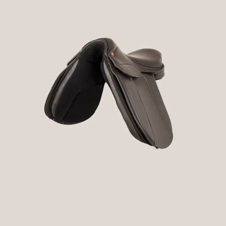 Handcrafted Premium Pure Leather Dressage Saddle – Ergonomic Fit & Timeless Comfort